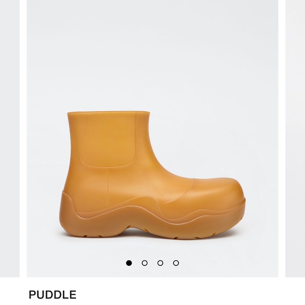 ISO BOTTEGA VENETA PUDDLE BOOTS